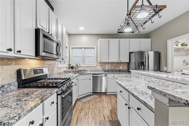 122 Courtfield Drive, O'fallon, MO 63366