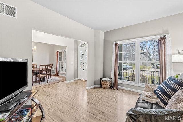 122 Courtfield Drive, O'fallon, MO 63366