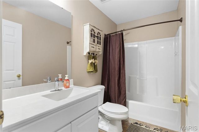 122 Courtfield Drive, O'fallon, MO 63366