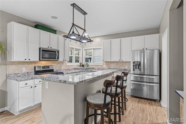 122 Courtfield Drive, O'fallon, MO 63366