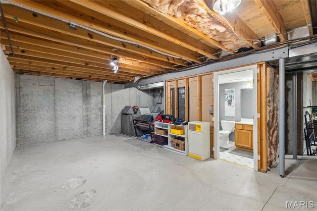 122 Courtfield Drive, O'fallon, MO 63366