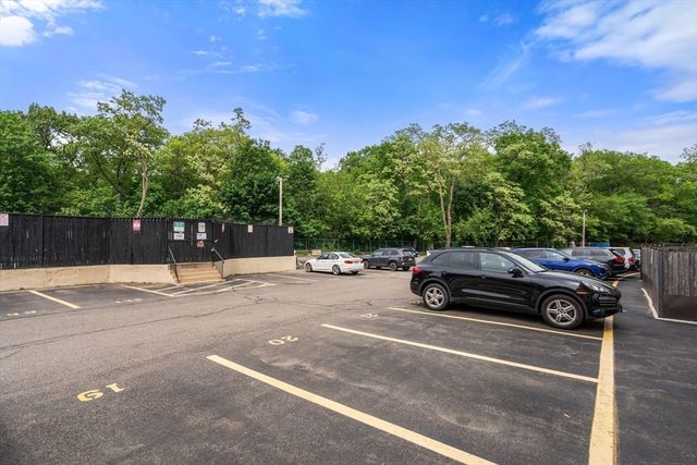 1419 Commonwealth Ave. 404, Boston, MA 02135