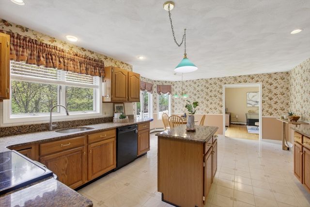 43 Hampshire Road, Peabody, MA 01960