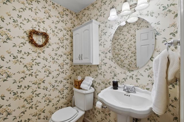 43 Hampshire Road, Peabody, MA 01960
