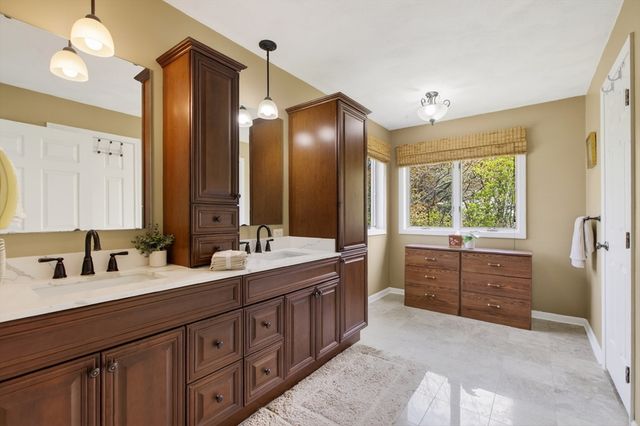 43 Hampshire Road, Peabody, MA 01960