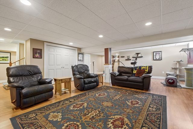 43 Hampshire Road, Peabody, MA 01960