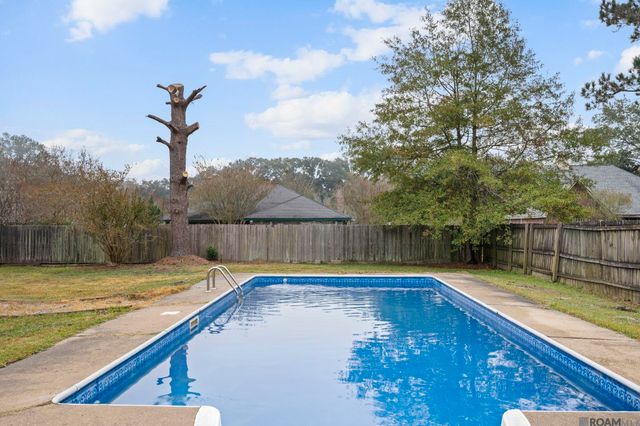5624 Deanne Marie Dr, Zachary, LA 70791