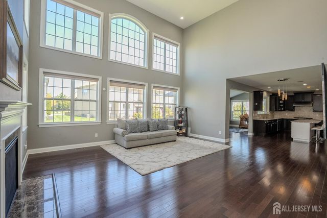 27 Greylynne Drive, Monroe, NJ 08831