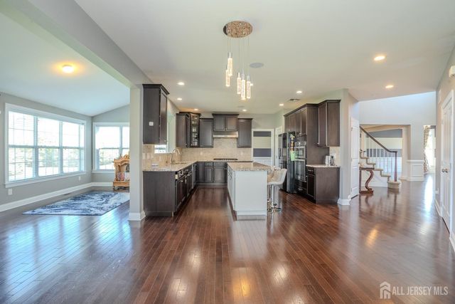 27 Greylynne Drive, Monroe, NJ 08831