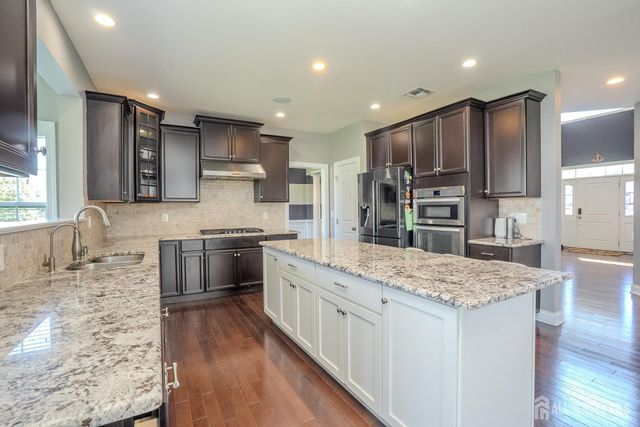 27 Greylynne Drive, Monroe, NJ 08831