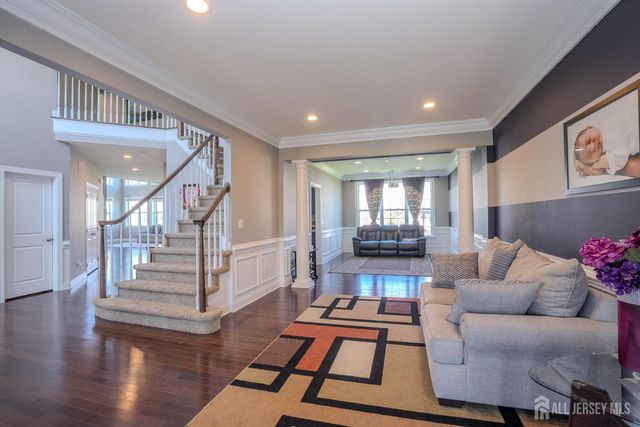 27 Greylynne Drive, Monroe, NJ 08831