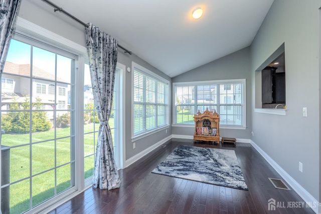 27 Greylynne Drive, Monroe, NJ 08831