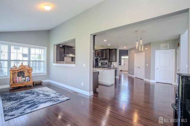 27 Greylynne Drive, Monroe, NJ 08831