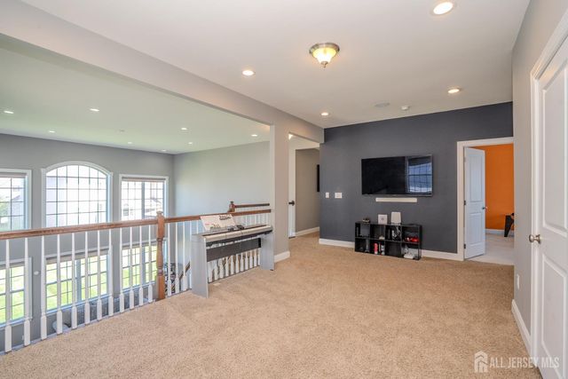27 Greylynne Drive, Monroe, NJ 08831