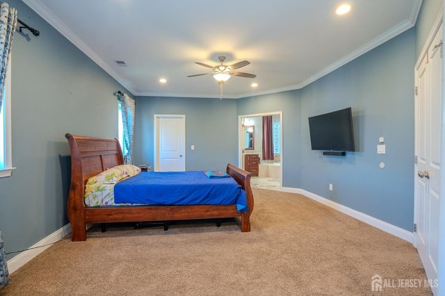 27 Greylynne Drive, Monroe, NJ 08831