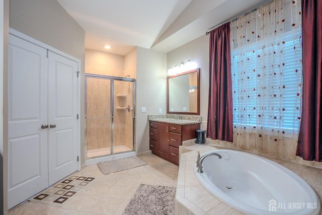 27 Greylynne Drive, Monroe, NJ 08831