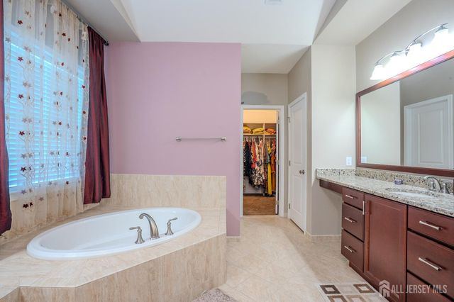 27 Greylynne Drive, Monroe, NJ 08831