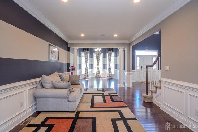 27 Greylynne Drive, Monroe, NJ 08831