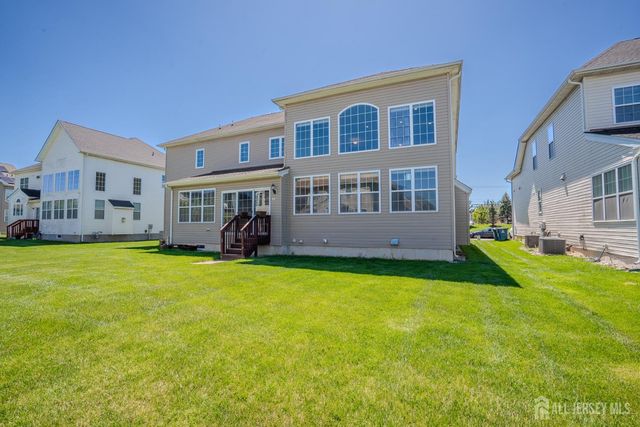 27 Greylynne Drive, Monroe, NJ 08831