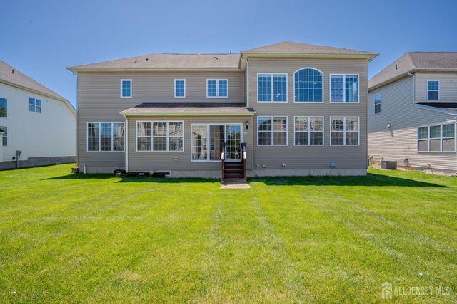 27 Greylynne Drive, Monroe, NJ 08831