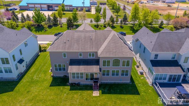 27 Greylynne Drive, Monroe, NJ 08831