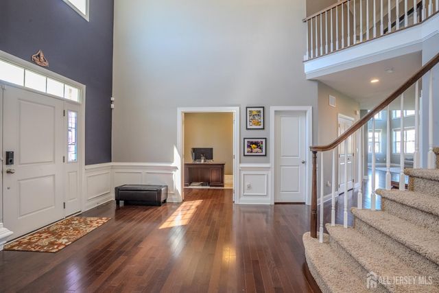 27 Greylynne Drive, Monroe, NJ 08831