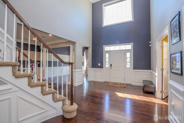 27 Greylynne Drive, Monroe, NJ 08831