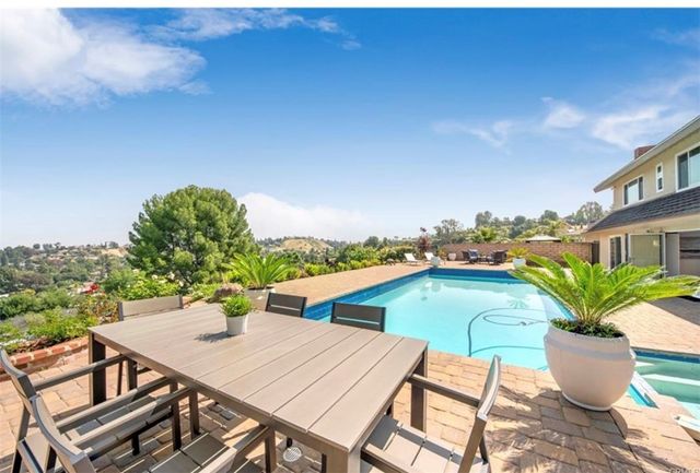 22957 De Kalb Drive, Calabasas, CA 91302