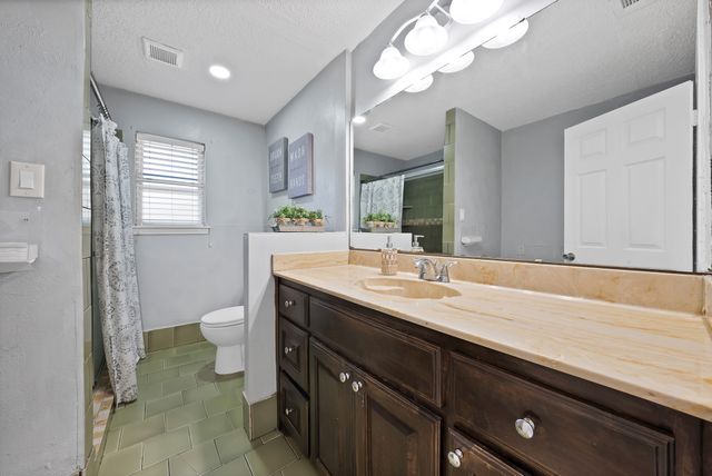 1124 Tyra Lane, Fort Worth, TX 76114