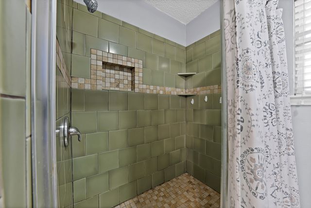 1124 Tyra Lane, Fort Worth, TX 76114