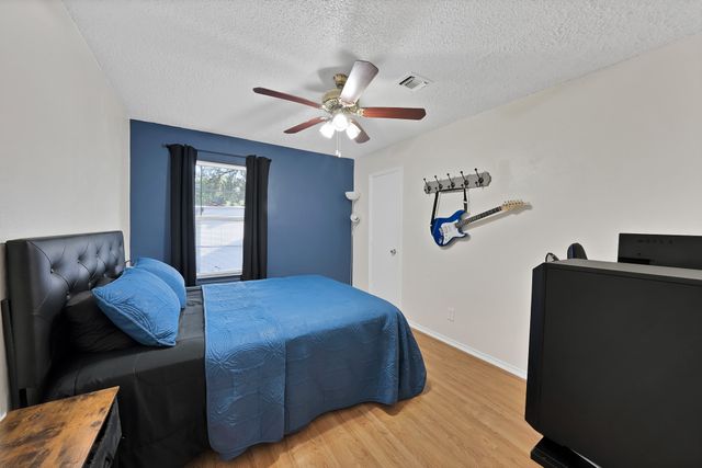 1124 Tyra Lane, Fort Worth, TX 76114