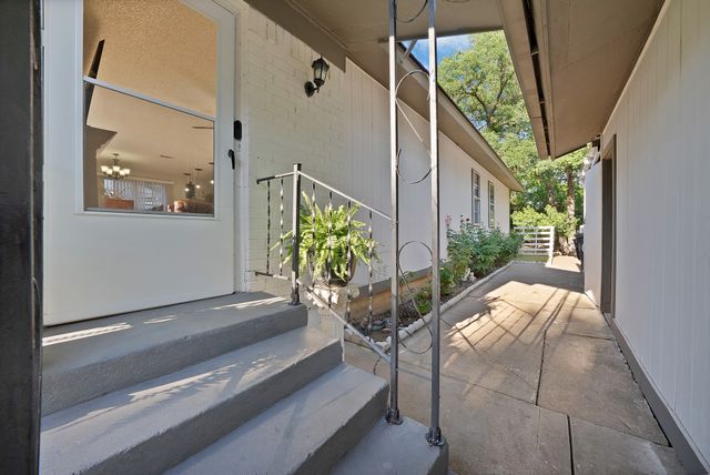 1124 Tyra Lane, Fort Worth, TX 76114