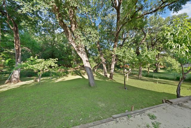 1124 Tyra Lane, Fort Worth, TX 76114