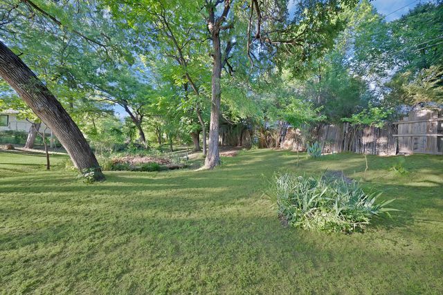 1124 Tyra Lane, Fort Worth, TX 76114