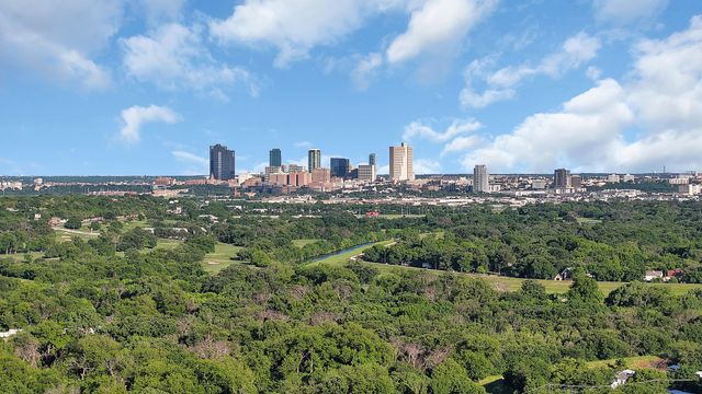 1124 Tyra Lane, Fort Worth, TX 76114