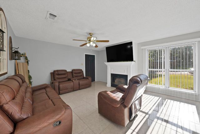 1124 Tyra Lane, Fort Worth, TX 76114