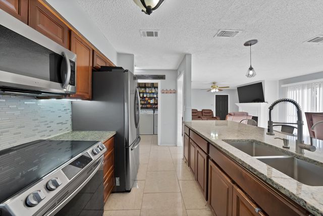 1124 Tyra Lane, Fort Worth, TX 76114