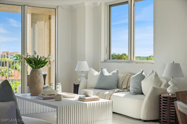 6597 Nicholas BLVD 601, Naples, FL 34108