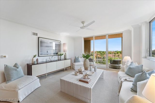 6597 Nicholas BLVD 601, Naples, FL 34108