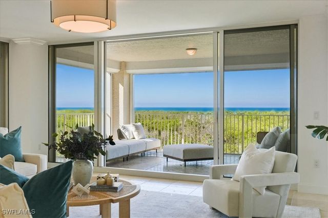 6597 Nicholas BLVD 601, Naples, FL 34108