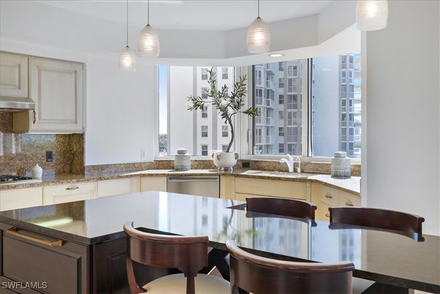 6597 Nicholas BLVD 601, Naples, FL 34108