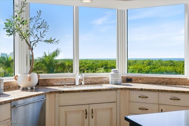 6597 Nicholas BLVD 601, Naples, FL 34108