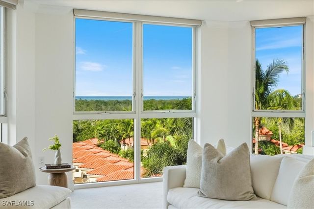 6597 Nicholas BLVD 601, Naples, FL 34108