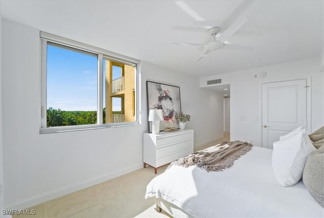 6597 Nicholas BLVD 601, Naples, FL 34108