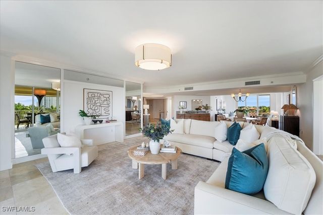 6597 Nicholas BLVD 601, Naples, FL 34108