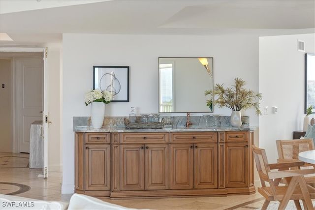 6597 Nicholas BLVD 601, Naples, FL 34108