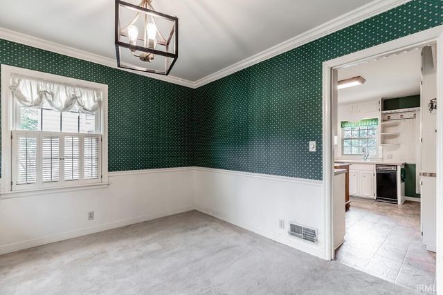 5313 Oak Hill Road, Evansville, IN 47711