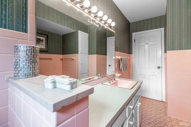 5313 Oak Hill Road, Evansville, IN 47711