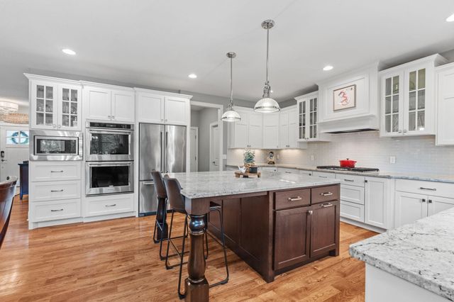 5275 Ranchview Lane N, Plymouth, MN 55446