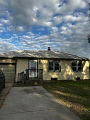 2334 S Greenwood St, Wichita, KS 67211